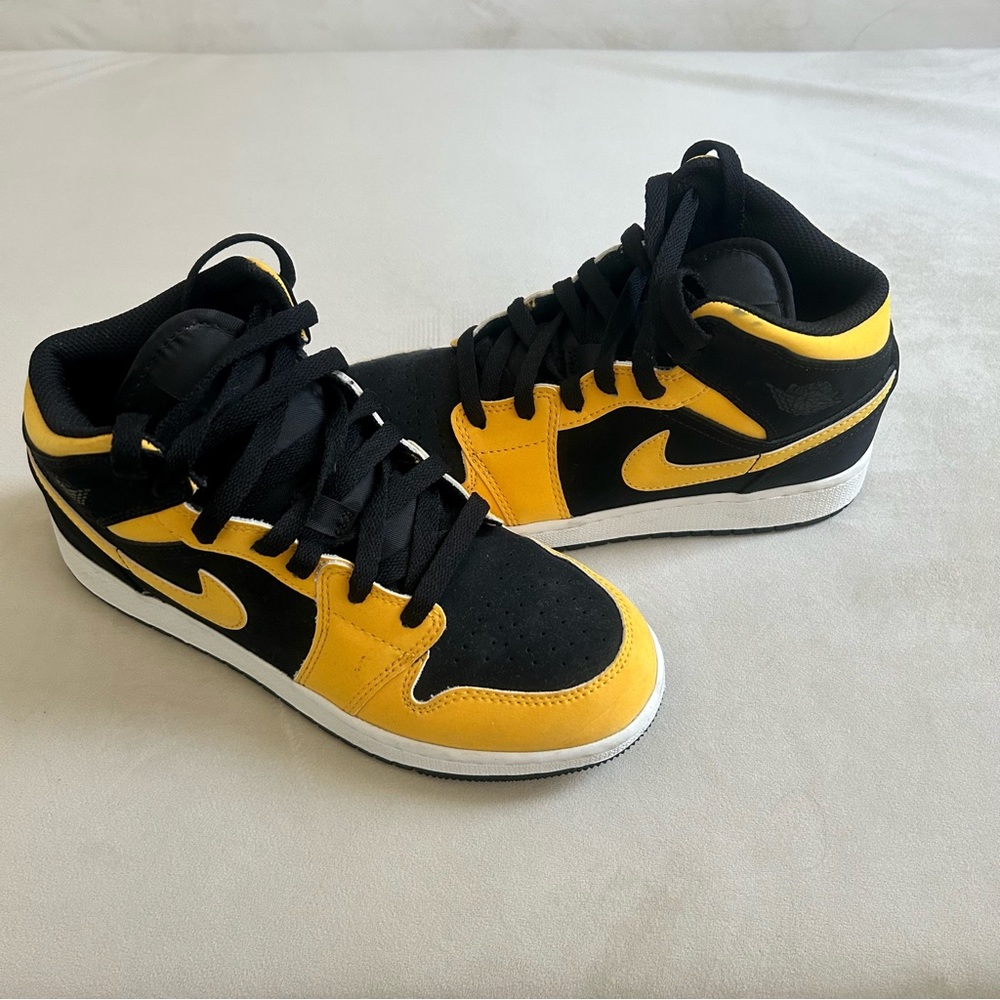 4.5Y Jordan 1 Mid Reverse New Love